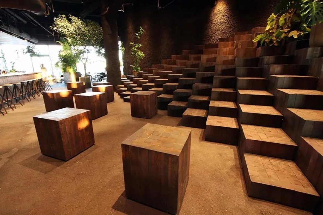 饿了么这个日本餐饮空间设计，带你来到热带丛林